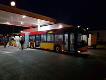 Nagelneuer HSB Solaris Urbino 18 am 07.03.17 in Langenselbold beim Tanken. Ich arbeite direkt in der Nähe und habe die Busse Morgens um 06 Uhr mit dem Handy fotografiert. Dies war Zufall . Die Busse kamen gerade aus Polen vom Solaris Werk und wurden nach Hanau überführt