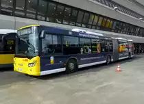 Scania Citywide der BVG, Wagen 4580 'ilovebotswana' (Partnerland, ITB '17) am Flughafen Berlin -Tegel im März 2017.
