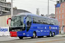 MAN Bus des FC Basel fährt vom Bahnhof SBB Richtung Aeschenplatz. Die Aufnahme stammt vom 24.03.2017.