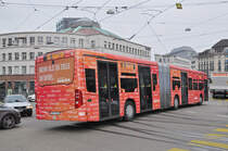 Mercedes Citaro 7050, mit der easy Jet Werbung, fährt zur Endstation der Linie 50 am Bahnhof SBB. Die Aufnahme stammt vom 24.03.2017.