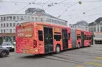 Mercedes Citaro 7050, mit der easy Jet Werbung, fährt zur Endstation der Linie 50 am Bahnhof SBB. Die Aufnahme stammt vom 24.03.2017.