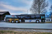 Ein SETRA S 418 LE business der OGV, steht am 26.3.2017 beim, seit Fahrplanwechsel im Dezember 2016, aufgelassenen Bahnhof Kötschach-Mauthen.