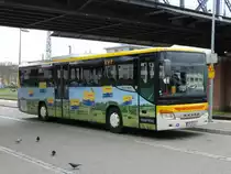 Binninger Setra 4000er Ü am 21.03.17 in Freiburg (Breisgau) Hbf