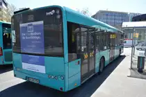 Am 20.04.2016 steht WI-RS 956 an der Haltestelle, Frankfurt am Main Hauptbahnhof. Aufgenommen wurde ein Solaris Urbino 12.
