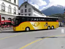 Postauto - Mercedes Tourismo  VS  62850 unterwegs vor dem Bahnhof in Brig am 01.04.2017