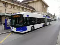 TL - Trolleybus Nr.871 unterwegs auf der Linie 21 vor den SBB Bahnhof in Lausanne am 01.04.2017