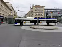TL - Trolleybus Nr.878 unterwegs auf der Linie 21 vor den SBB Bahnhof in Lausanne am 01.04.2017