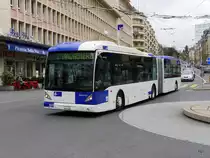 TL - VanHool Nr.571  VD 1481 unterwegs auf der Linie 1 vor den SBB Bahnhof in Lausanne am 01.04.2017