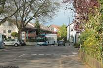 Am 14.04.2017 habe ich HN-VB 6075 in Horkheim, kurz vor der Haltestelle Stauwehrhalle in einem Bild festhalten können. Wagen 75 wirbt für Teinacher Mineralwasser