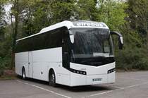 Volvo Jonckheere Reisebus am 12.4.2017 auf dem Parkplatz am House Mukross in Irland.