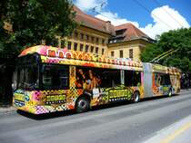 SOLARIS Gelenktrolleybus  Nr.144 mit Werbung unterwegs auf der Linie 4 in La Chaux de Fonds am 09.08.2008