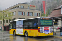 Mercedes Citaro der Post, auf der Linie 104, wartet beim Bahnhof Interlaken Ost. Die Aufnahme stammt vom 19.04.2017.