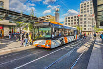 Ein New SOLARIS Urbino 12 der von vBUS hält am 6.4.2017 an der Haltestelle Mannheim Hauptbahnhof.
Unterwegs war der Bus von Mannheim, Wasserturm nach Lindenhof, Lindenhofplatz, als SEV für die Tram-Linie 3, da diese den Hauptbahnhof aufgrund einer Baustelle umfährt.