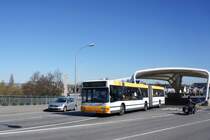 Stadtbus Mainz: MAN NG 312 der MVG Mainz / Mainzer Verkehrsgesellschaft (Wagen 679), aufgenommen im März 2017 auf der Theodor-Heuss-Brücke zwischen der hessischen Landeshauptstadt Wiesbaden und der rheinland-pfälzischen Landeshauptstadt Mainz.