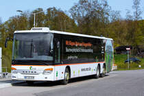 In Serams  steht dieser SETRA der VVR mit Werbung für Baumwipfelpfad & Erlebnisausstellung in Prora auf Rügen. - 07.05.2017