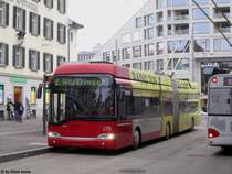 Stadtbus Winterthur Nr. 179 ''Radio/Tele Top'' am 11.1.2017 beim Hauptbahnhof. Im Jahre 2016 wurde die Werbung des Top-Buses umgstaltet und die Fenster teilweise entklebt.