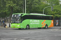 Flixbus Mercedes-Benz Tourismo von Lanting Reizen NL, aufgenommen 13.05.2017 am Franklin Rooseveltplaats Antwerpen 