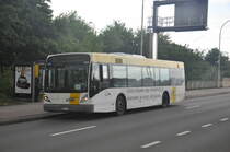 Van Hool newA360 4385 von De Lijn auf Linie 181 nach Rumst, aufgenommen 13.05.2017 am Haltestelle Station Antwerpen-Zuid gerade vor ein Schauer 