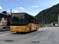 Ruhiger Muttertagssonntag Abend 14.5.17 um 19:40, dieser Crossway nach Saas-Fee steht als einziger auf dem Bhf in Brig.