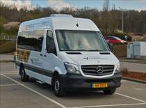 VV 2010,  Mercedes Benz Kleinbus, von Voyages Vandivinit, gesehen auf einem Parplatz eines Einkaufszentrums im Norden von Luxemburg.  19.04.2017