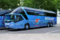 Neoplan Starliner 'Bröskamp' am ZOB Berlin im Juli 2016.