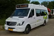 SL 5517, Mercedes Benz Kleinbus, von Voyages Bartholme (Sales Lentz Group), wartet in Wilwerwiltz auf die Ankunft des Zuges um  danach seine Linie abzufahren. 02.06.2017