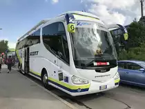 Scania Irizar als Teamcar des Tour de Suisse Team's Orica / Scott am 12.6.17 nach der Ankunft in Bern.