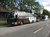 MAN Lions Coach des Team's AG2R La Mondiale beim verlassen vom Zielgelände in Bern am 12.6.17.