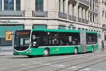 Mercedes Citaro 7048, auf der Linie 30E, fährt zur Haltestelle Steinenschanze. Die Aufnahme stammt vom 13.06.2017.