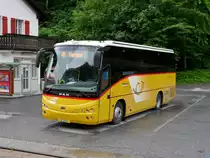 Postauto - MAN Beulas Spica  GR  18982 beim RhB Bahnhof Versam am 06.06.2017
