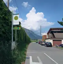 Die Haltestelle Schwaz Archengasse/Druckm�ller an der Unterinntalbahn gelegen, wird vom Stadtbus Schwaz angefahren. Aufgenommen 1.6.2017.