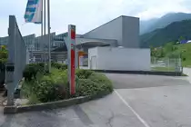 Haltestelle Stans Gewerbegebiet f�r den Stadtbus Schwaz in Form einer S�ule. Aufgenommen 1.6.2017.