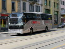 Reisebus - Mercedes Tourismo unterwegs in der Stadt Genf am 03.06.2017