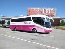 Reisebus - Scania Irizar EM auf dem Autobahnparkplatz in Estavayer le Lac am 11.06.2017