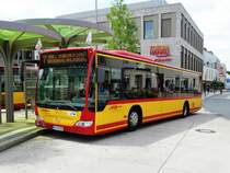 HSB Mercedes Benz Citaro 1 Facelift Wagen 35 mit Fähnchen zum Brüder Grimm Festspielen am 23.06.17 in Hanau Freiheitsplatz