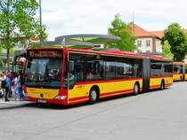 HSB Mercedes Benz Citaro 1 Facelift G Wagen 97 mit Fähnchen zum Brüder Grimm Festspielen am 23.06.17 in Hanau Freiheitsplatz