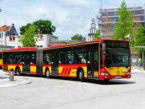 HSB Mercedes Benz Citaro 1 G Wagen 88 mit Fähnchen zum Brüder Grimm Festspielen am 23.06.17 in Hanau Freiheitsplatz