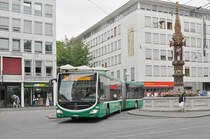 Mercedes Citaro 7006, auf der Linie 36, verlässt die Haltestelle an der Schifflände und fährt in die Eisengasse. Die Aufnahme stammt vom 24.06.2017.