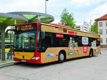 HSB Mercedes Benz Citaro 1 Facelift Wagen 38 mit Fähnchen zum Brüder Grimm Festspielen am 23.06.17 in Hanau Freiheitsplatz