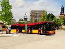 HSB Solaris Urbino 18 Wagen 84 mit Fähnchen zum Brüder Grimm Festspielen am 23.06.17 in Hanau Freiheitsplatz