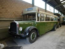 Bustag 2017 in Burgdorf - ex SVB ( Bern Mobil ) Saurer  Nr.7 in einer Grossen Halle abgestellt in Burgdorf am 25.06.2017