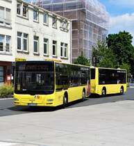Heuser MAN Lions City mit Göppel Midi Train Anhänger (Bruchköbel da möchte ich Leben) am 23.06.17 in Hanau Freiheitsplatz