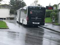 Interessante Werbung...
IVB Bus 892 steht am 14.9.2008 in der Wendeschleife Allerheiligen/Kirche.
Man beachte die O-Bus Leitung im rechten oberen Eck, obwohl seid eineinhalb Jahren keine O-Busse mehr durch Innsbruck fahren...