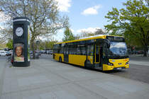 VDL Citea der BVG, Wagen '2400' auf dem Berliner Hardenbergplatz im April 2017.