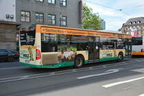 Am 21.04.2016 fährt WI-QN 235 auf der Linie 28 durch Mainz. Aufgenommen wurde ein Mercedes Benz Citaro I Facelift / Innenstadt Mainz.
