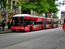 Van Hool AGG 300 auf der Linie 5 nach Lokstedt Nedderfeld am Hauptbahnhof/Mönckebergstraße.(5.07.2017) 
