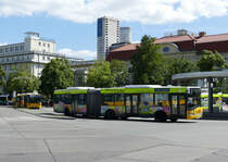 Solaris Urbino 18 der BVG, Wagen '4200' unterwegs als X34, Berlin/Hertzalle im Juni 2017.