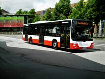 MAN Niederflurbus 3. Generation (Lion's City) auf der Linie 8 nach S-Bahnhof Poppenbüttel am U-Bahnhof Wandsbek Markt.(5.07.2017) 
