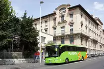 Frankreich / Région Provence-Alpes-Côte d'Azur / Bus Marseille: Mercedes-Benz Tourismo von BUS COMPANY S.r.l. im Auftrag von FLIXBUS Italien, aufgenommen im April 2017 am Bahnhof Marseille Saint-Charles in Marseille.