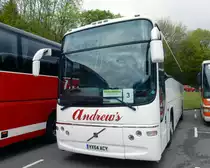 Volvo Reisebus am 30.05.17 am Loch Ness